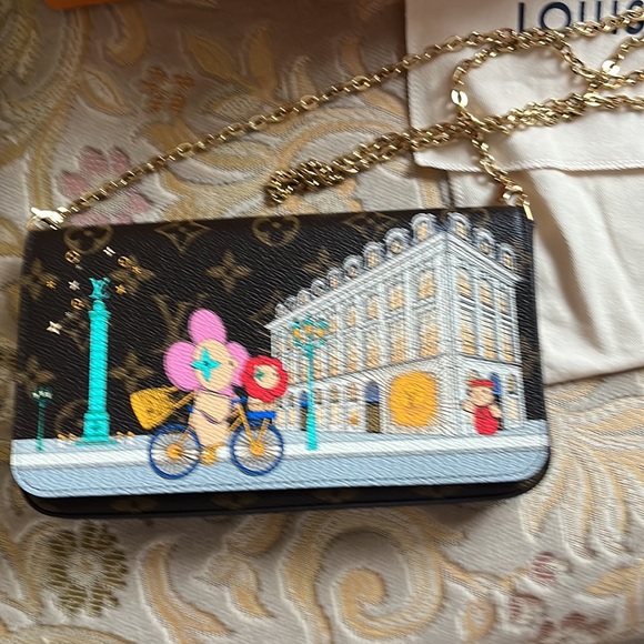 Louis Vuitton 2022 Limited addition pochette - Picture 8 of 9